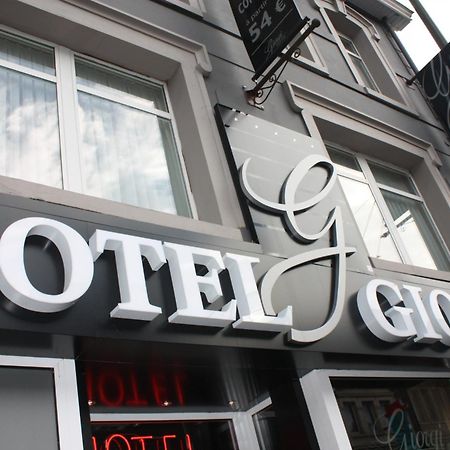 Hotel Giorgi Et Logements Insolites Bastogne Exterior photo