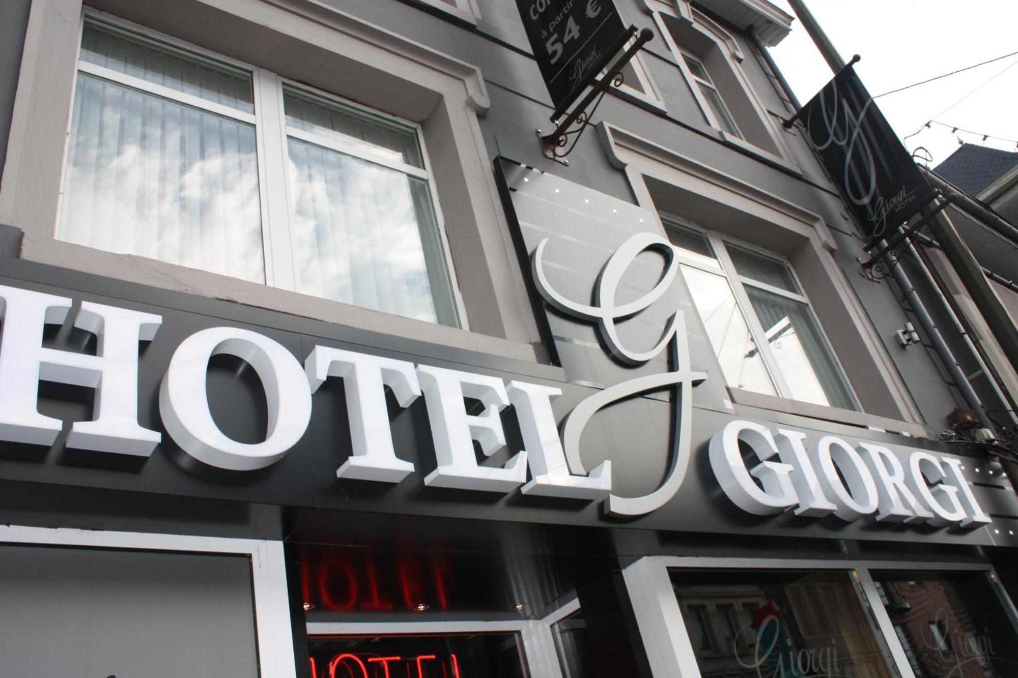 Hotel Giorgi Et Logements Insolites Bastogne Exterior photo
