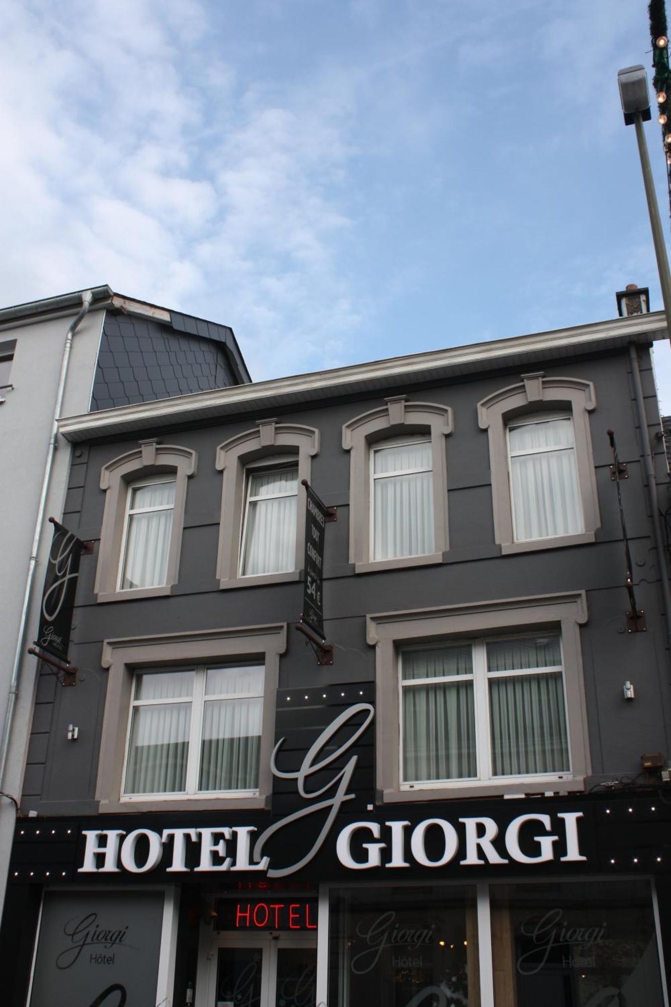 Hotel Giorgi Et Logements Insolites Bastogne Exterior photo