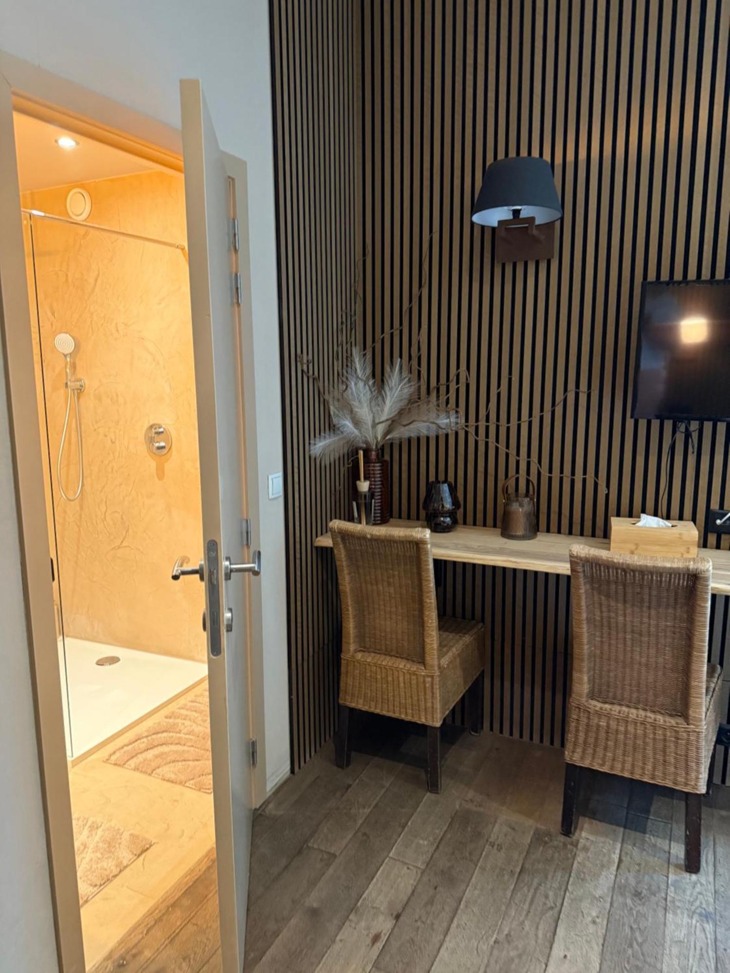 Hotel Giorgi Et Logements Insolites Bastogne Exterior photo