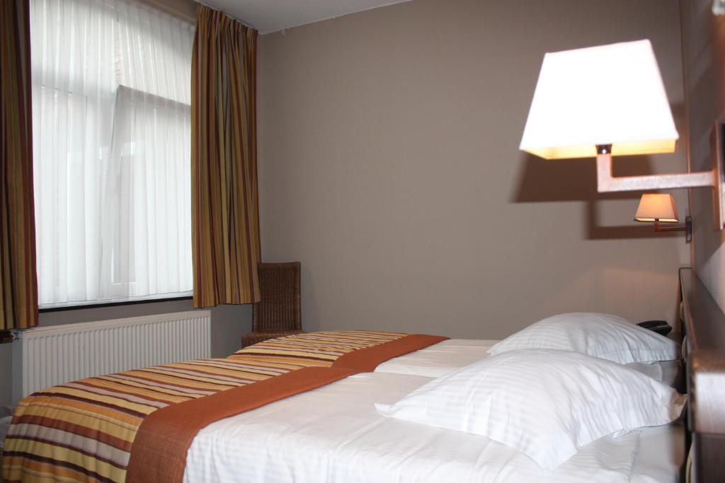 Hotel Giorgi Et Logements Insolites Bastogne Room photo